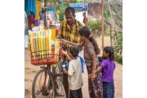 முதியோர்கள் ஓய்வூதியம் பெறும் காட்சி - Senior Citizens Receiving Pension