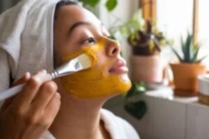 பளபளப்பான சருமம் பெற மஞ்சள் மற்றும் தயிர் முகப் பேக் | Turmeric & Yogurt Face Pack for Bright and Clear Skin