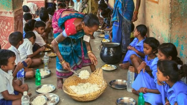 Tamil Nadu Mid Day Meal Scheme சத்துணவுத் திட்டம் - பள்ளி மாணவர்களுக்கு வழங்கப்படும் மதிய உணவு!